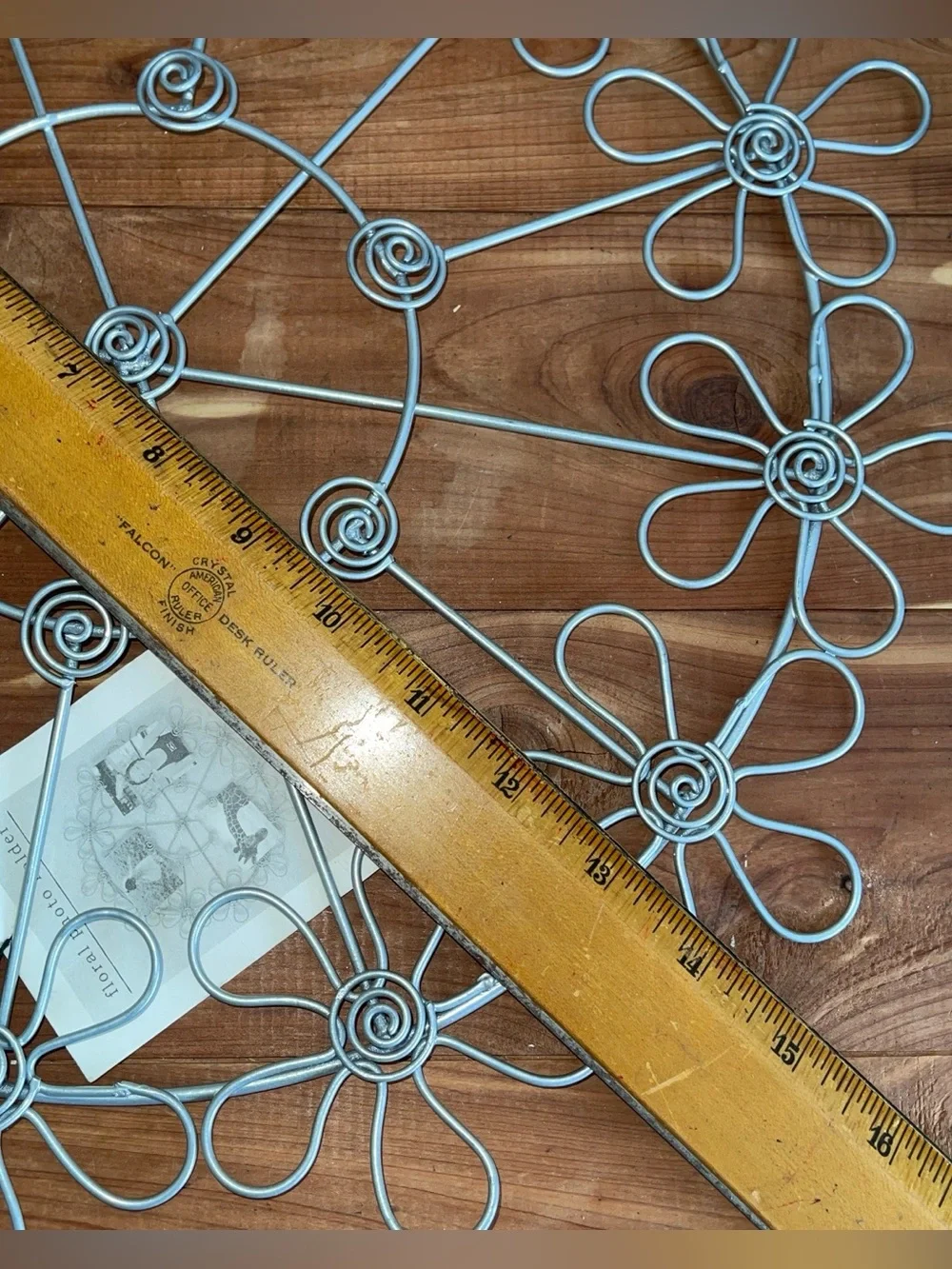 NWT Pier 1 Gray Floral Wire Wall Circle Photograph Holder Wall Hanger
